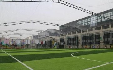 樓頂足球場(chǎng)、籠式足球場(chǎng)建設(shè)