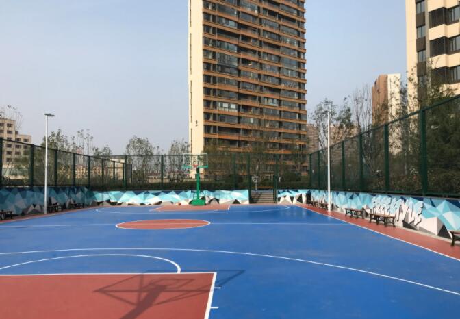華潤(rùn)威海灣九里，小區(qū)自帶海景籃球場(chǎng)